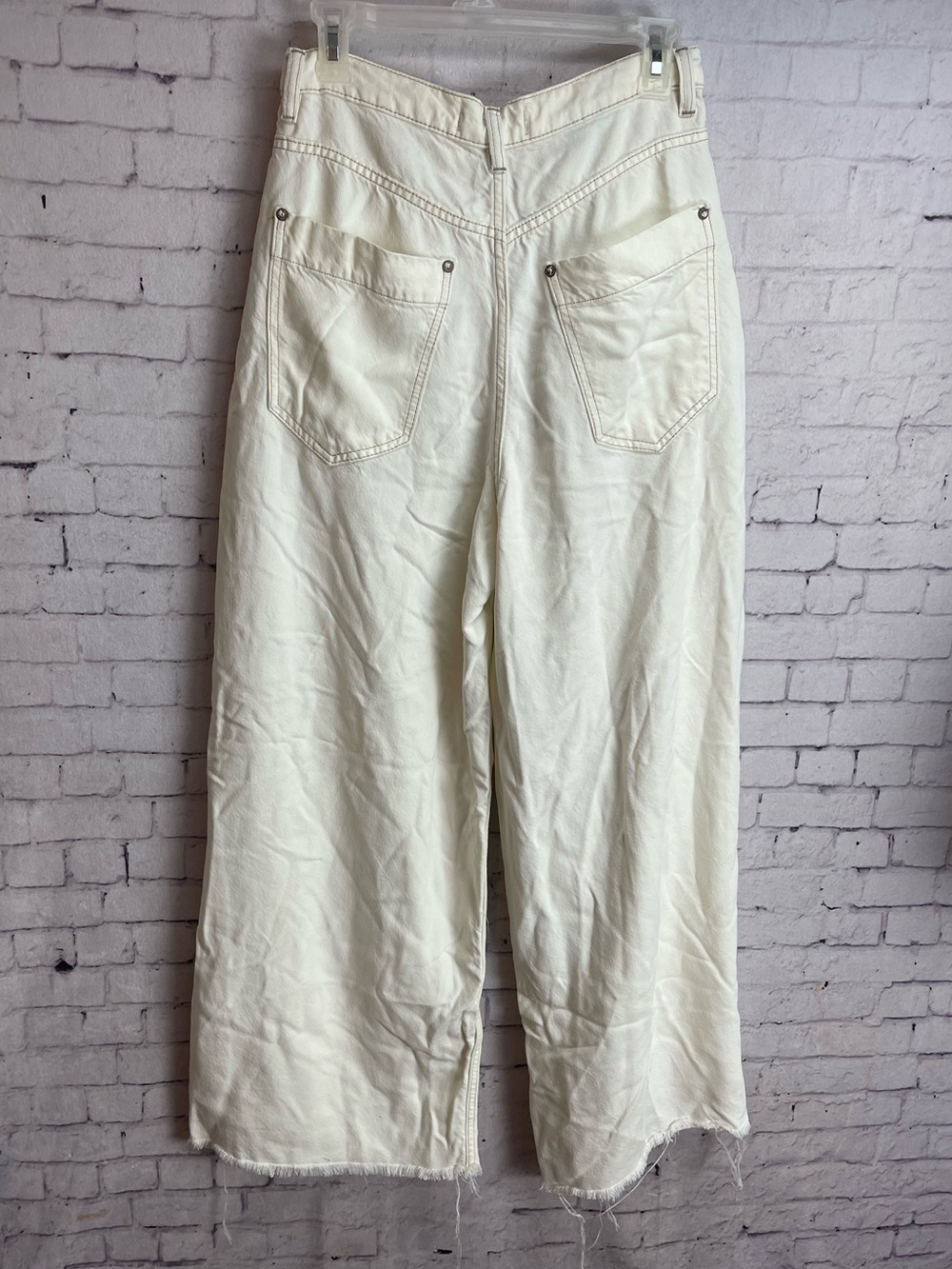 We the free size 27 cream colored wide leg jeans - Picture 2 of 7